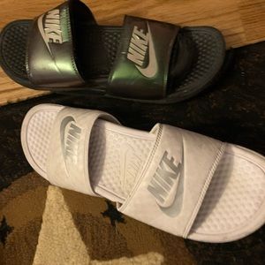 nike slides (2 )